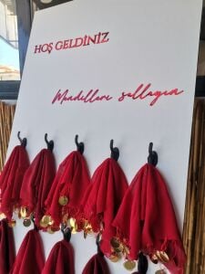 Düğün & Nişan & Kına Mendilli Karşılama Panosu (KIRMIZI)